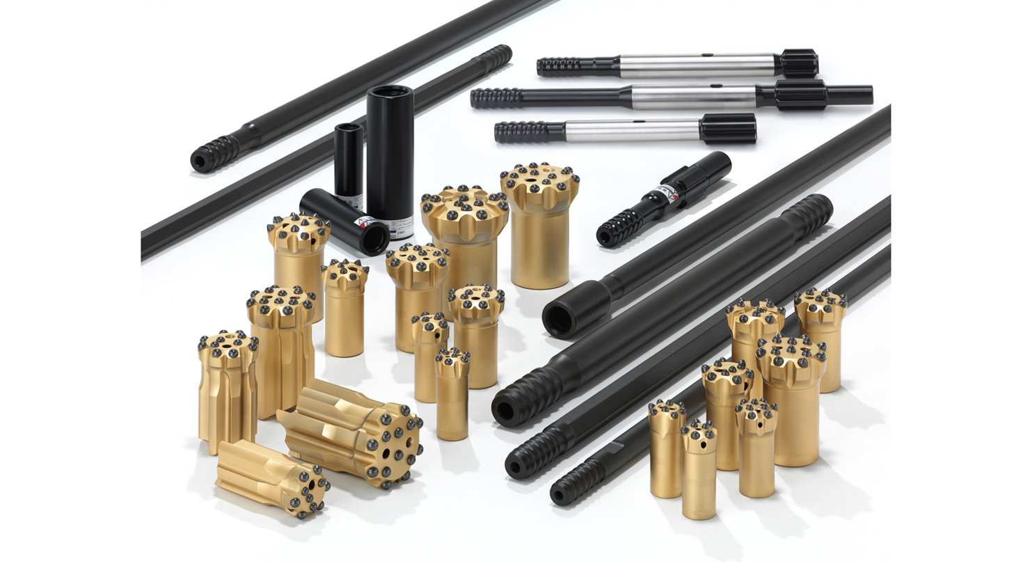 鉱山・土木用工具製品（金色：ビット、黒色：ロッド）